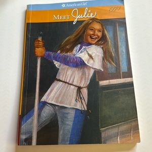 Meet Julie - Paperback By Mcdonald, Megan Book